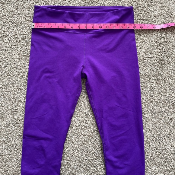 Fabletics purple 3/4 length yoga pants - Picture 3 of 4